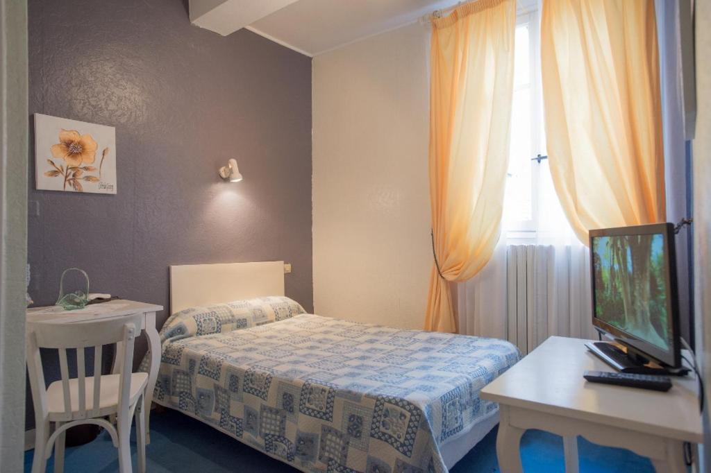 Hotel Saint Vincent Bagneres-de-Bigorre Bagian luar foto