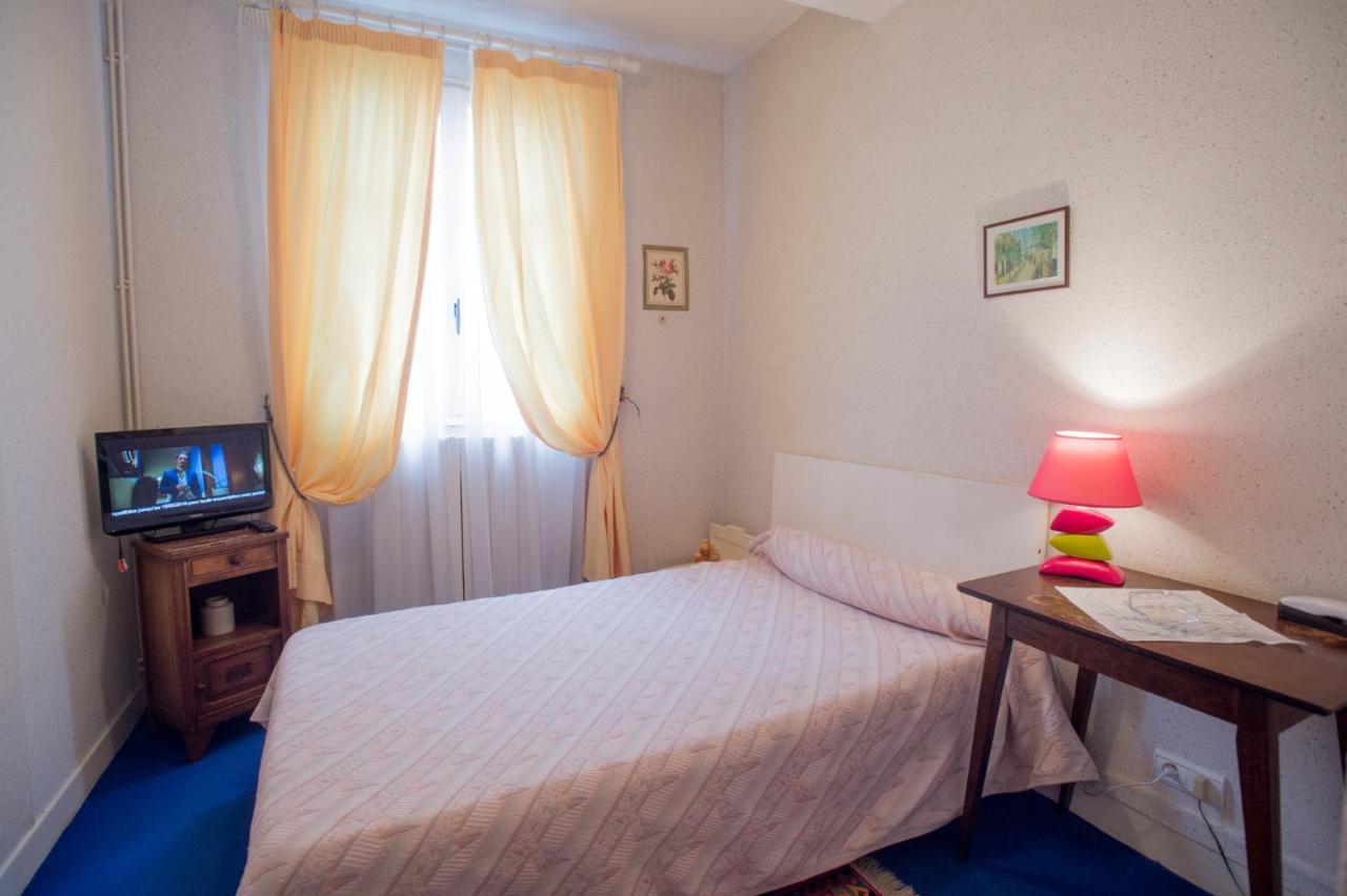 Hotel Saint Vincent Bagneres-de-Bigorre Bagian luar foto