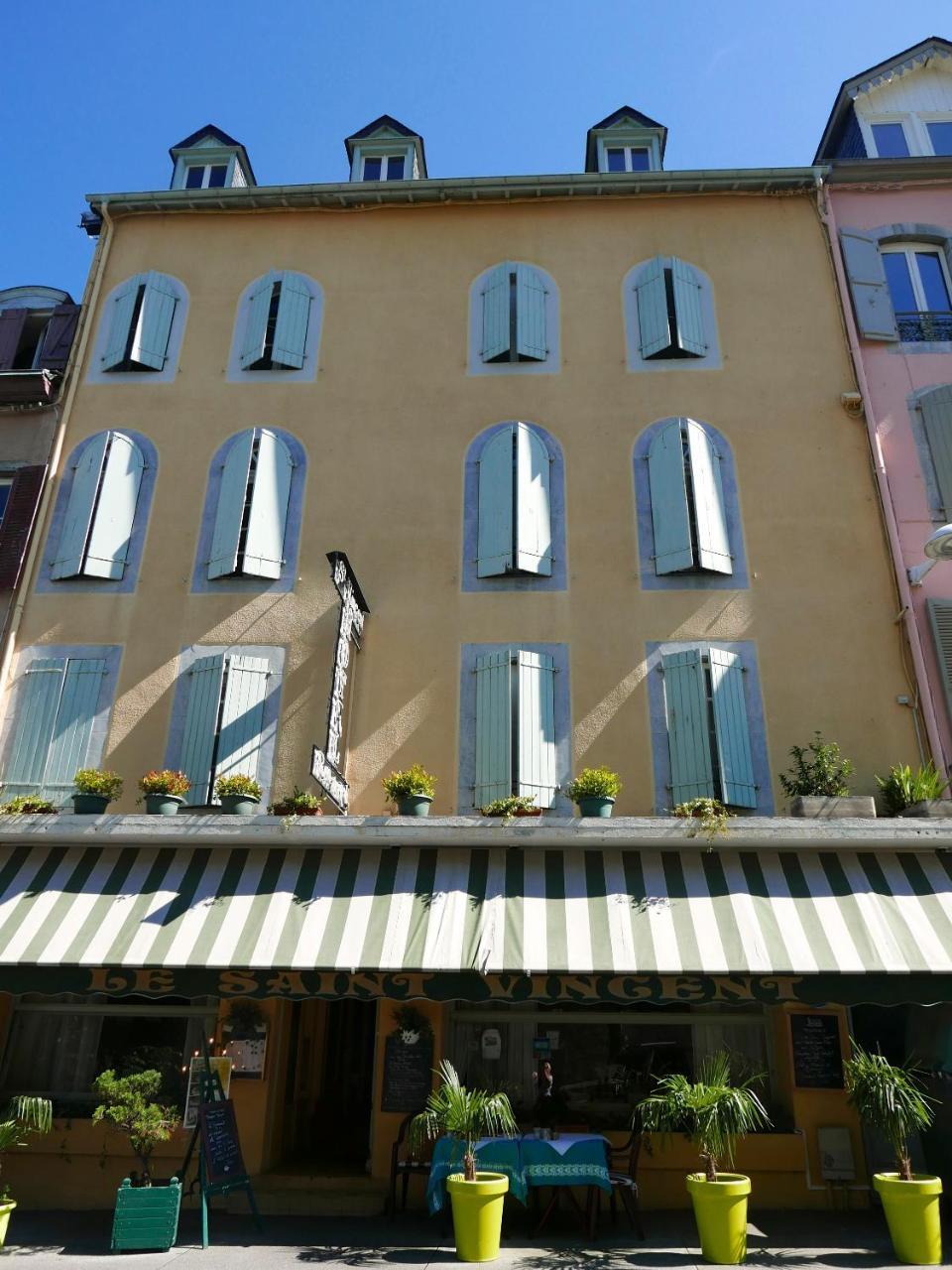 Hotel Saint Vincent Bagneres-de-Bigorre Bagian luar foto