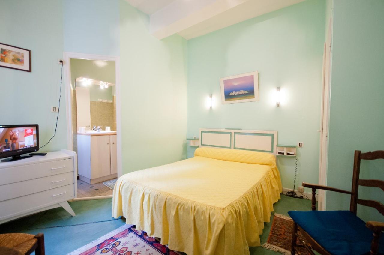 Hotel Saint Vincent Bagneres-de-Bigorre Bagian luar foto