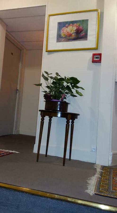 Hotel Saint Vincent Bagneres-de-Bigorre Bagian luar foto
