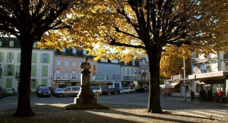 Hotel Saint Vincent Bagneres-de-Bigorre Bagian luar foto